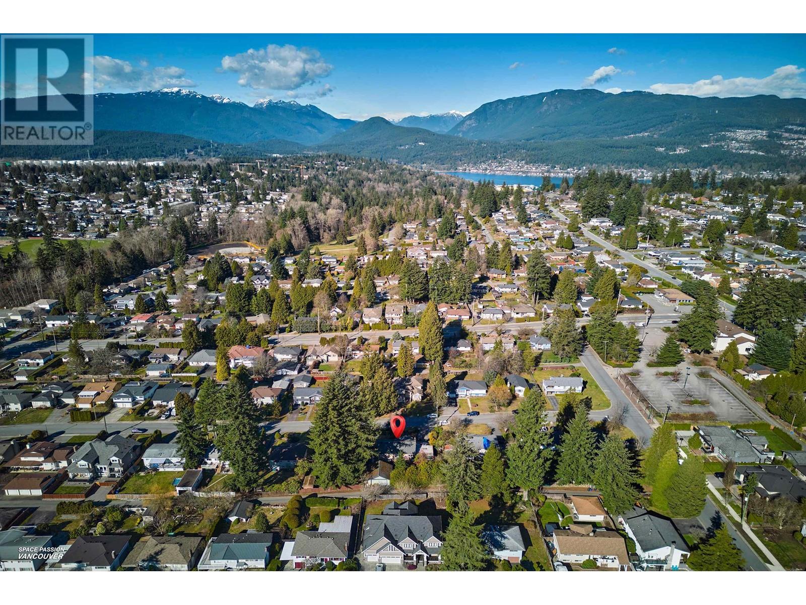 Photo 8 of 914 Grover Avenue, Coquitlam BC