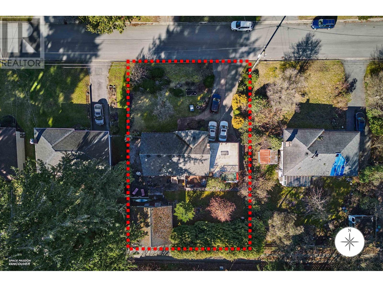 Photo 4 of 914 Grover Avenue, Coquitlam BC