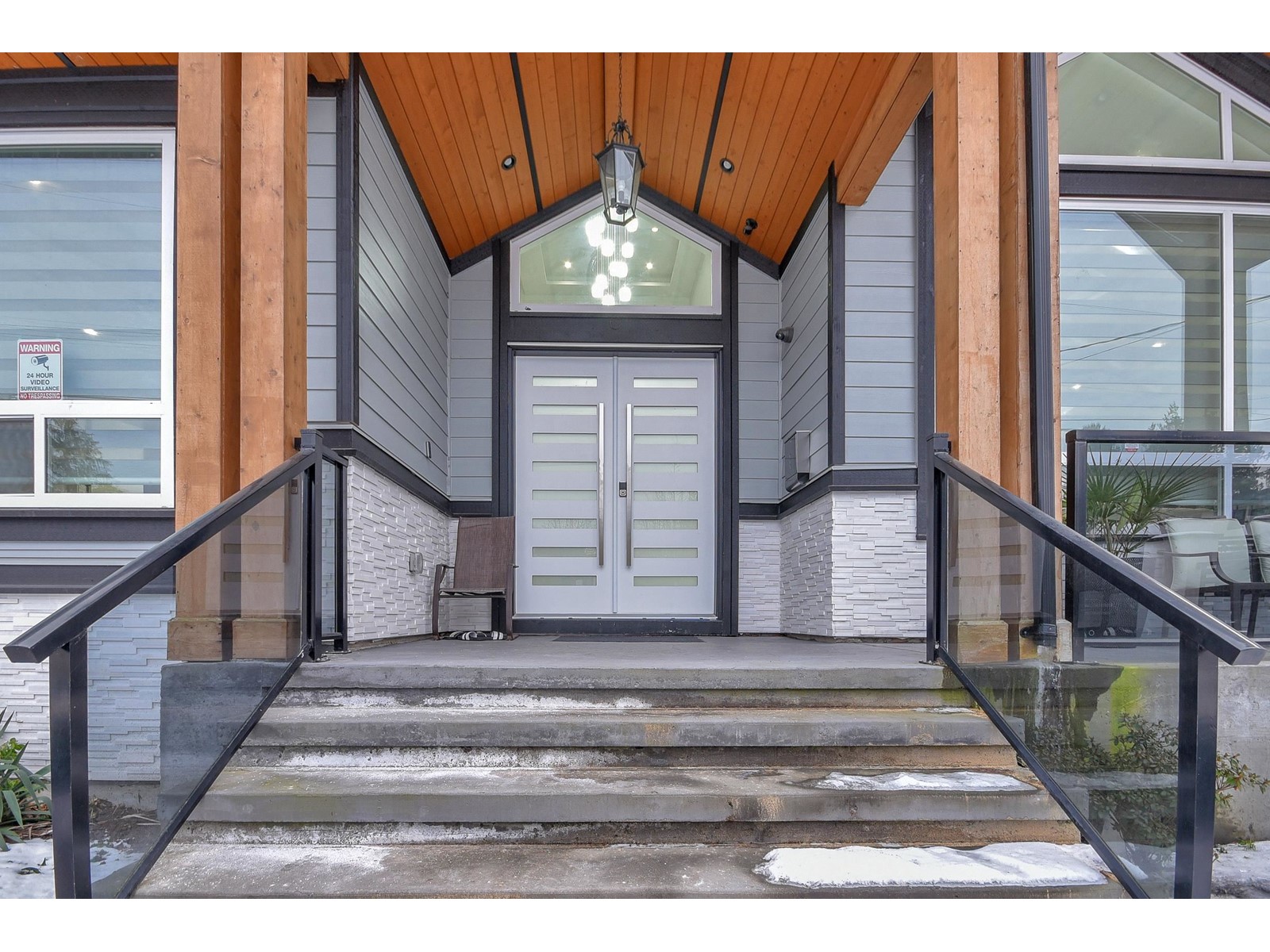 Photo 3 of 17218 58th Avenue, Surrey BC