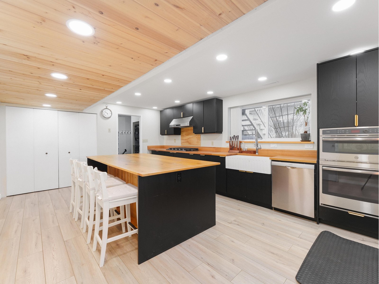 7334 209A STREET, Langley