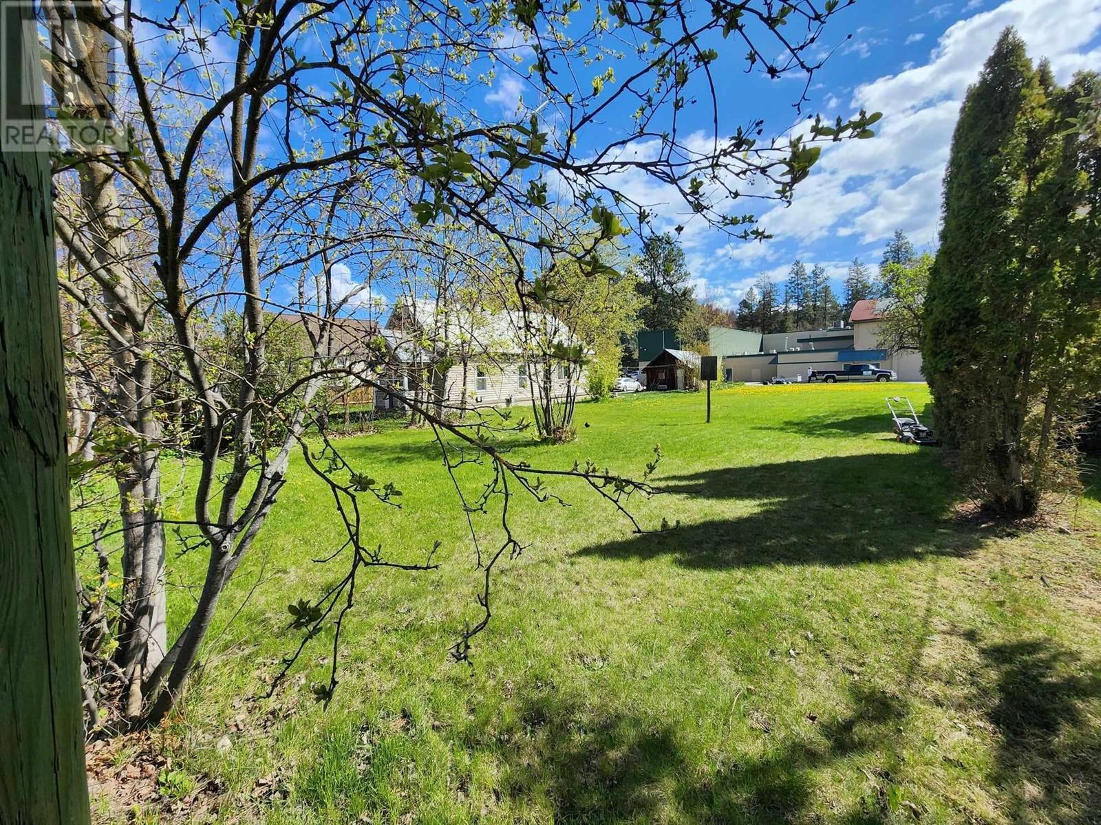 2171 Shuswap Avenue, Lumby