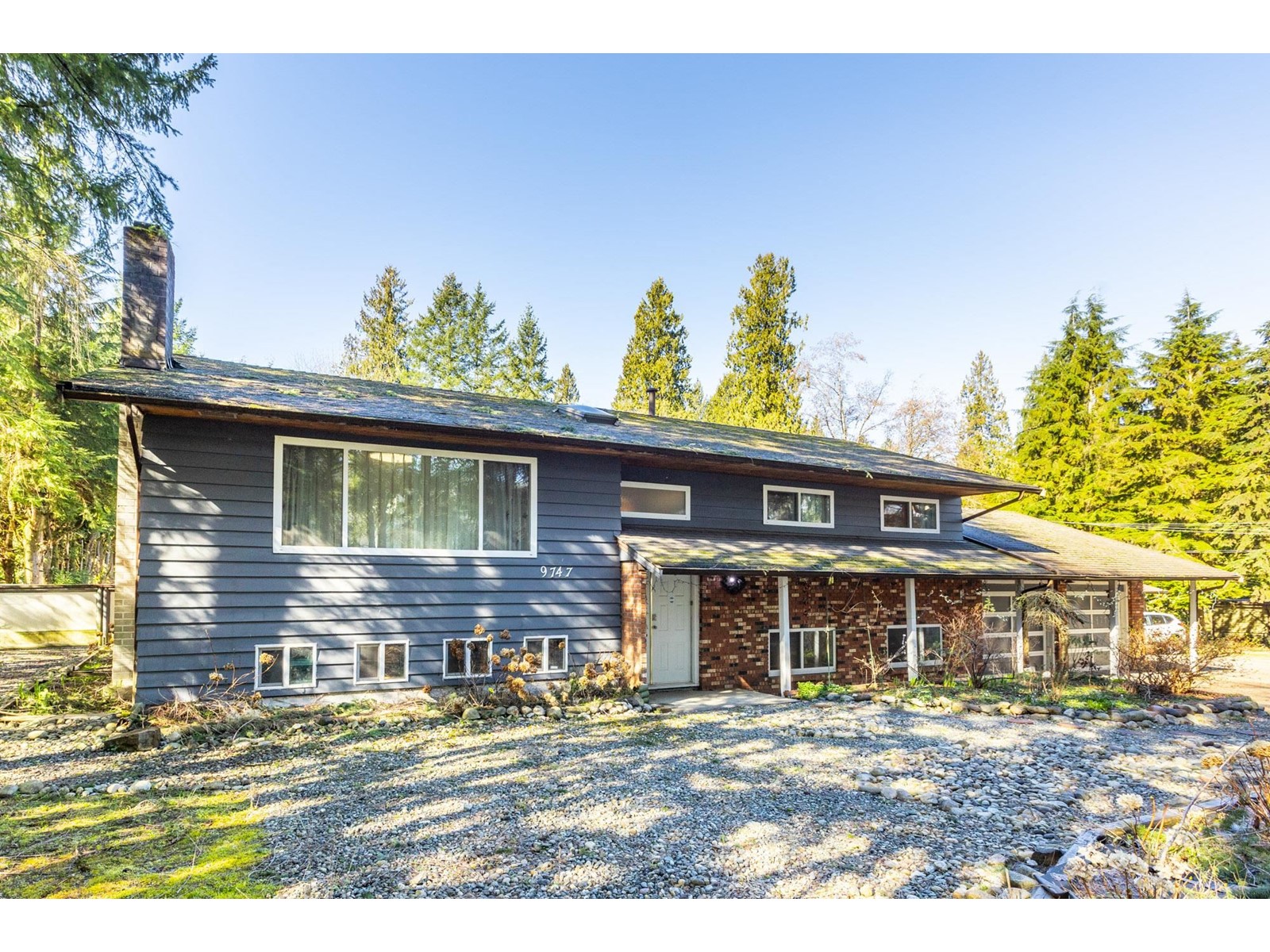 Photo 4 of 9747 161 A Street, Surrey BC