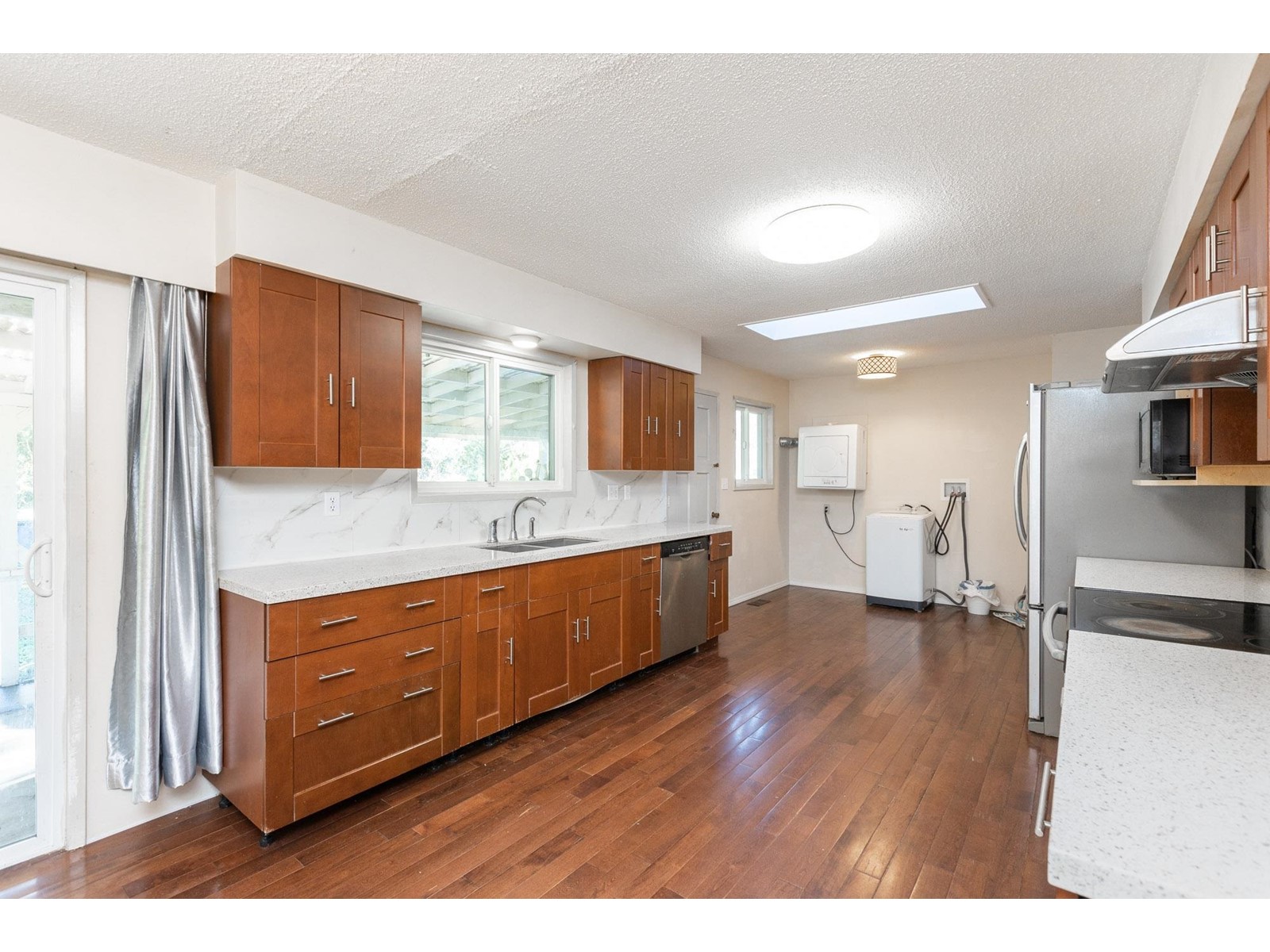 Photo 8 of 9747 161 A Street, Surrey BC