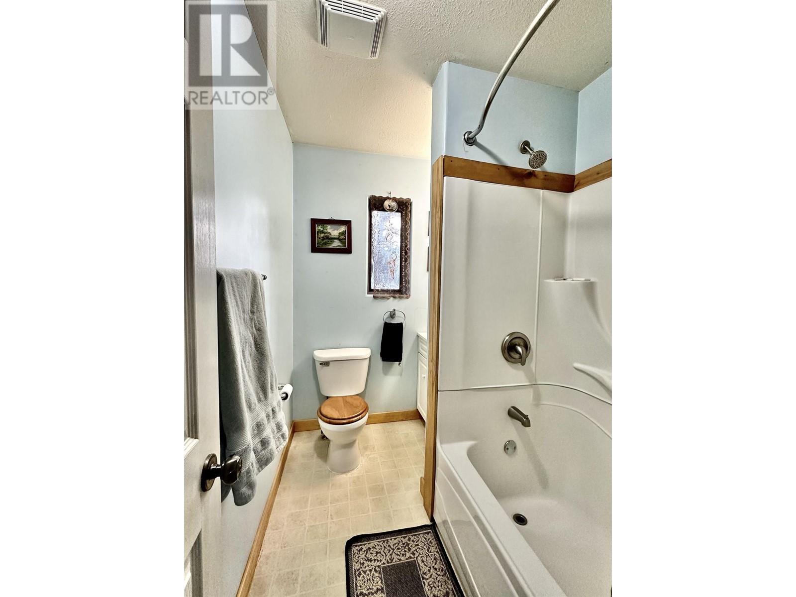 11974 ESSEN ROAD, Valemount