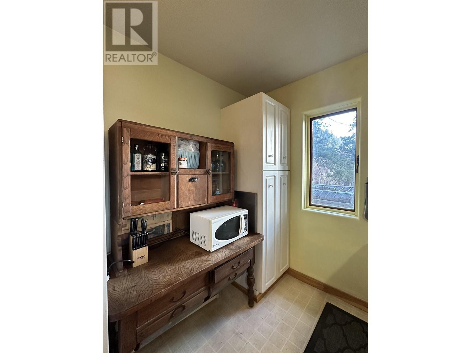 11974 ESSEN ROAD, Valemount