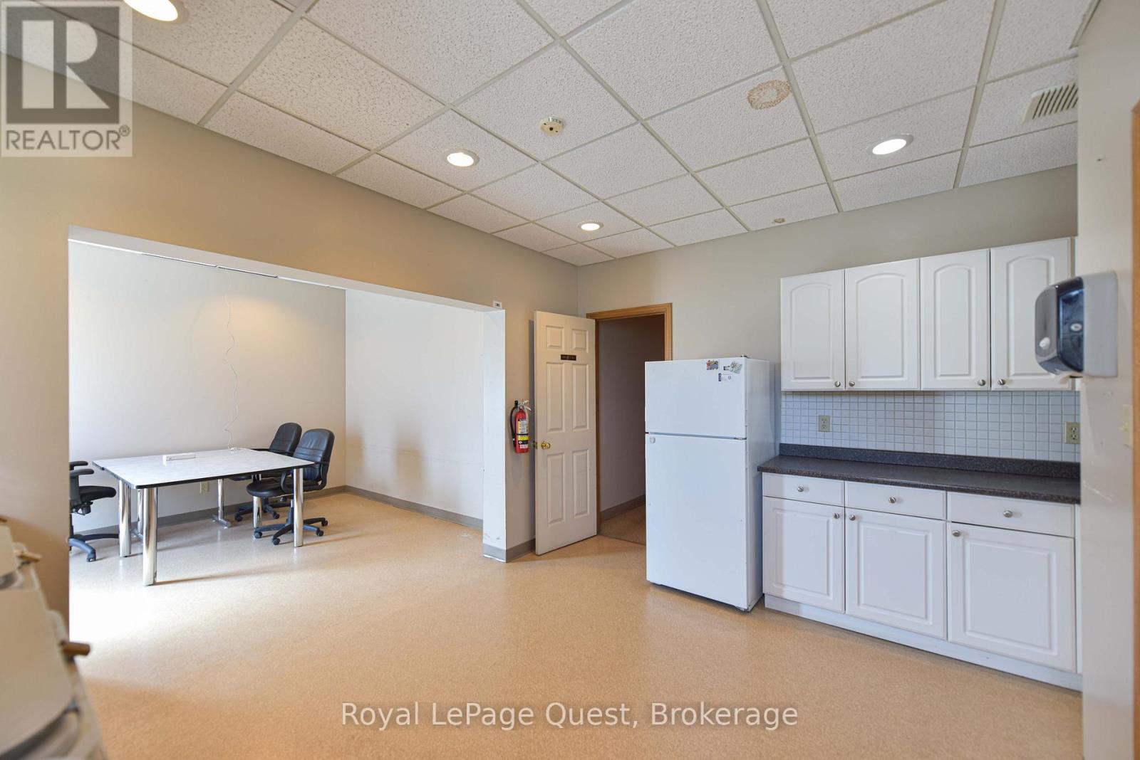 Photo 5 of 94 Colborne Street W, Orillia ON