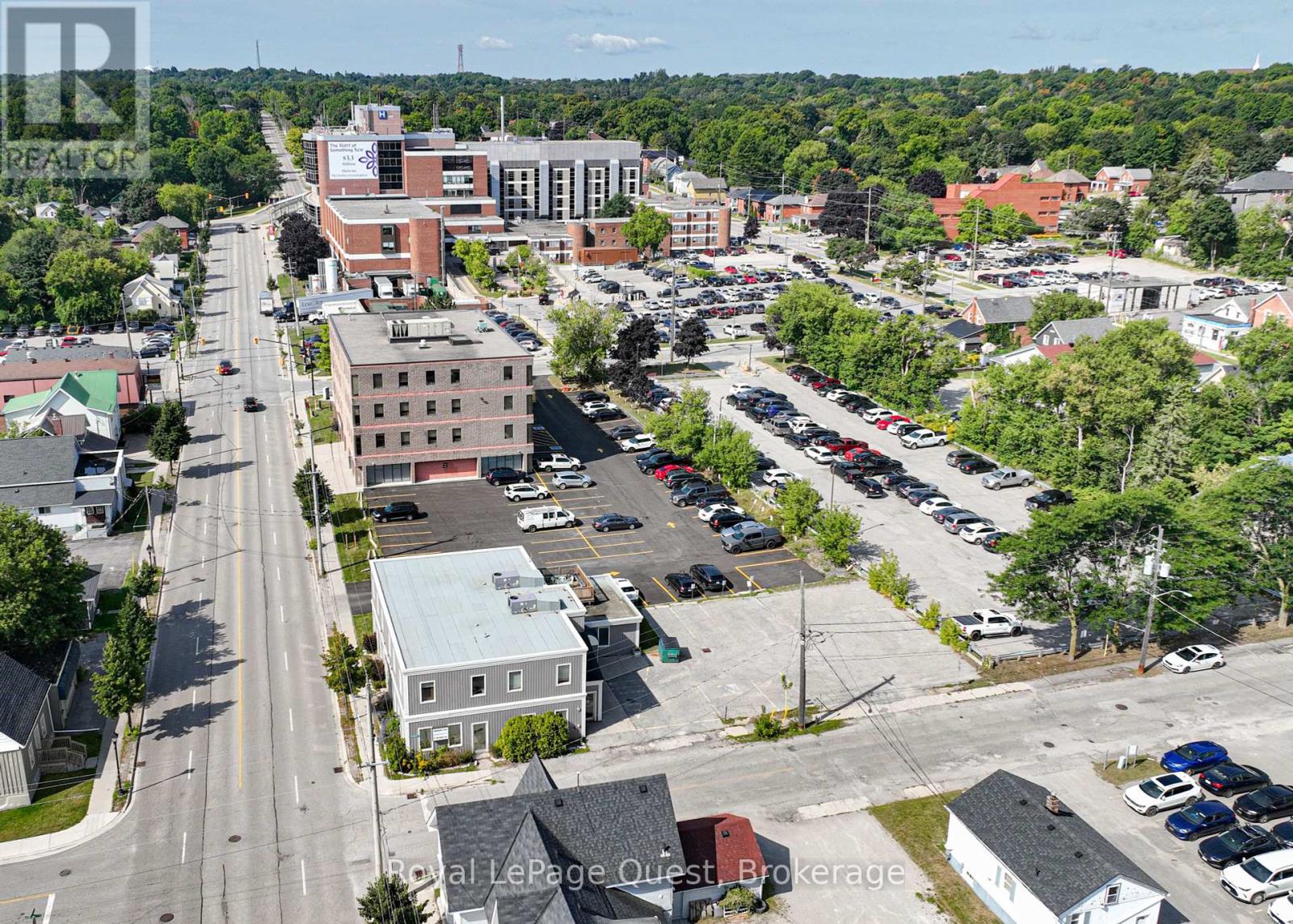 Photo 24 of 94 Colborne Street W, Orillia ON
