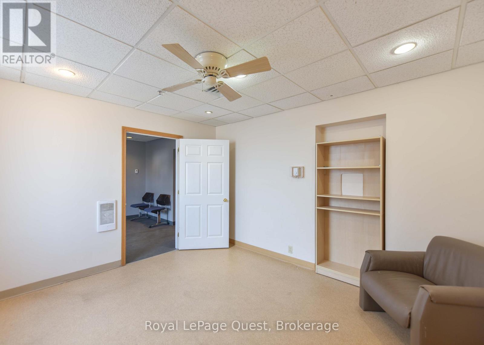 Photo 25 of 94 Colborne Street W, Orillia ON
