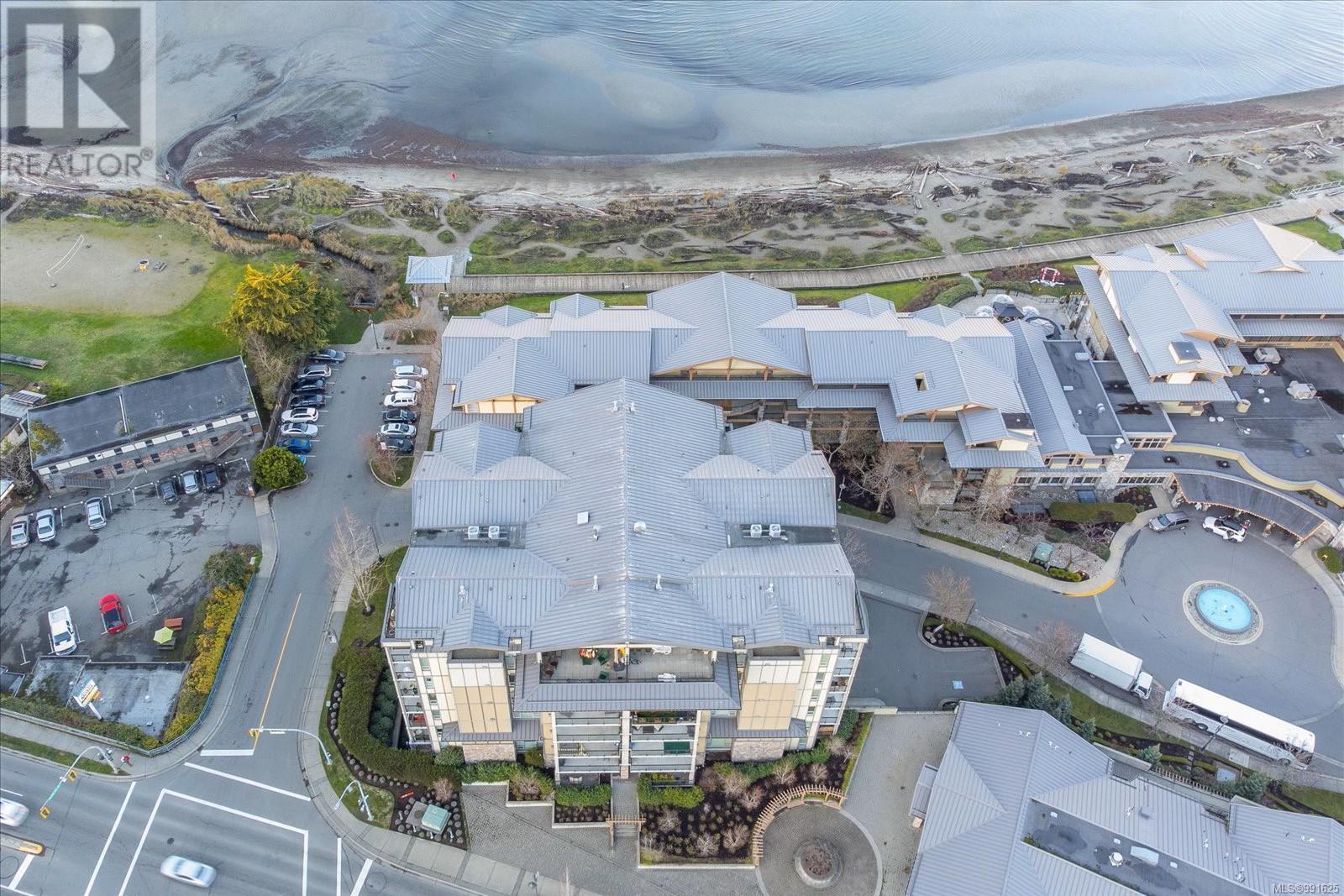 303D 181 Beachside Dr, Parksville real estate listing 991625
