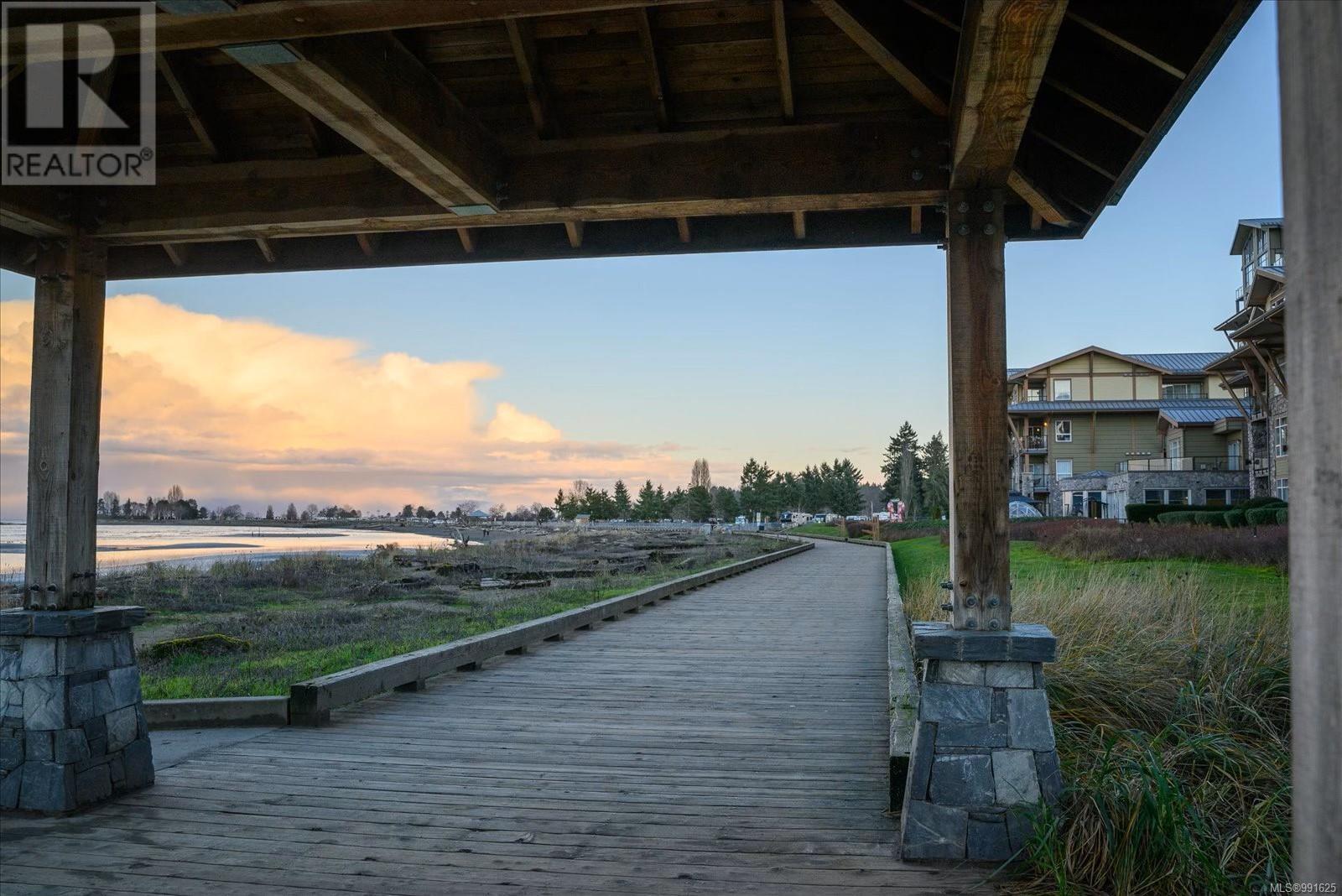 303D 181 Beachside Dr, Parksville real estate listing 991625