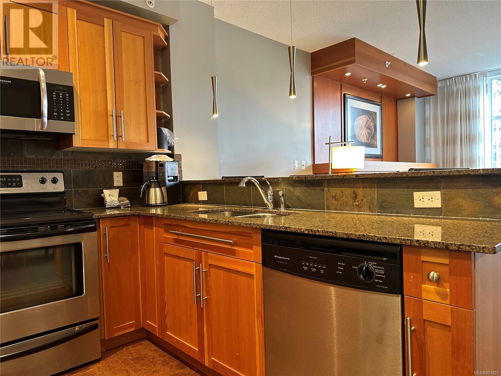 303D 181 Beachside Dr, Parksville real estate listing 991625