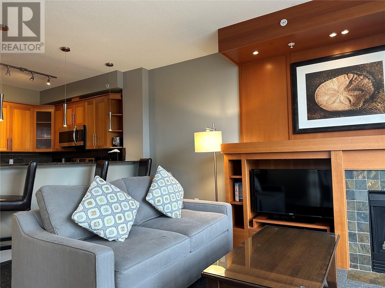 303D 181 Beachside Dr, Parksville real estate listing 991625
