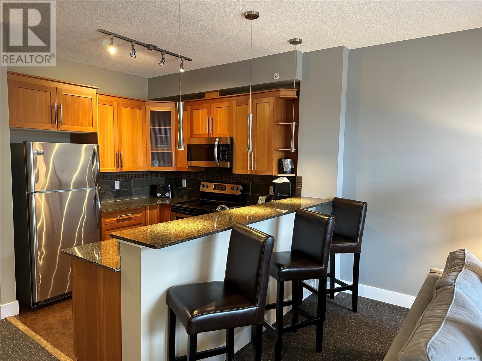 303D 181 Beachside Dr, Parksville real estate listing 991625
