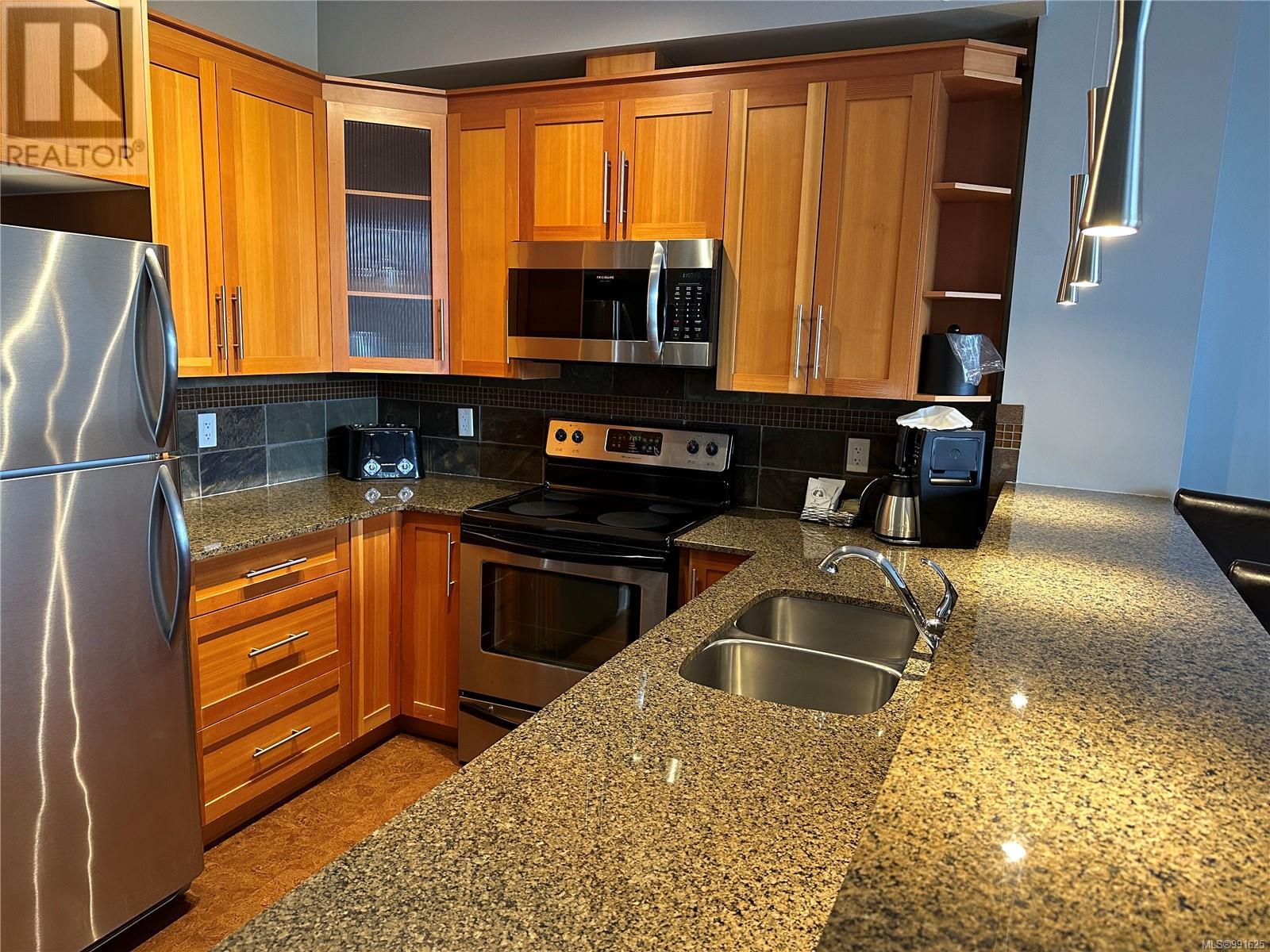 303D 181 Beachside Dr, Parksville real estate listing 991625