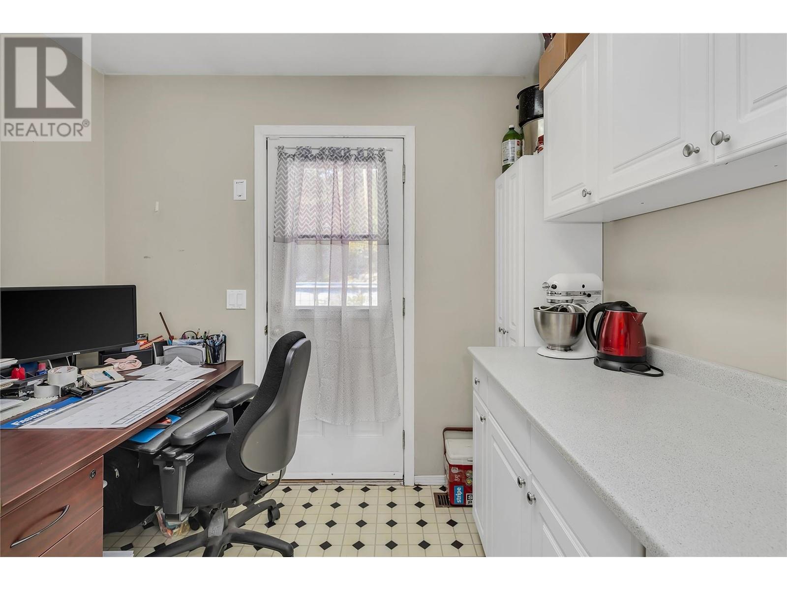 10736 Pinecrest Road, Vernon