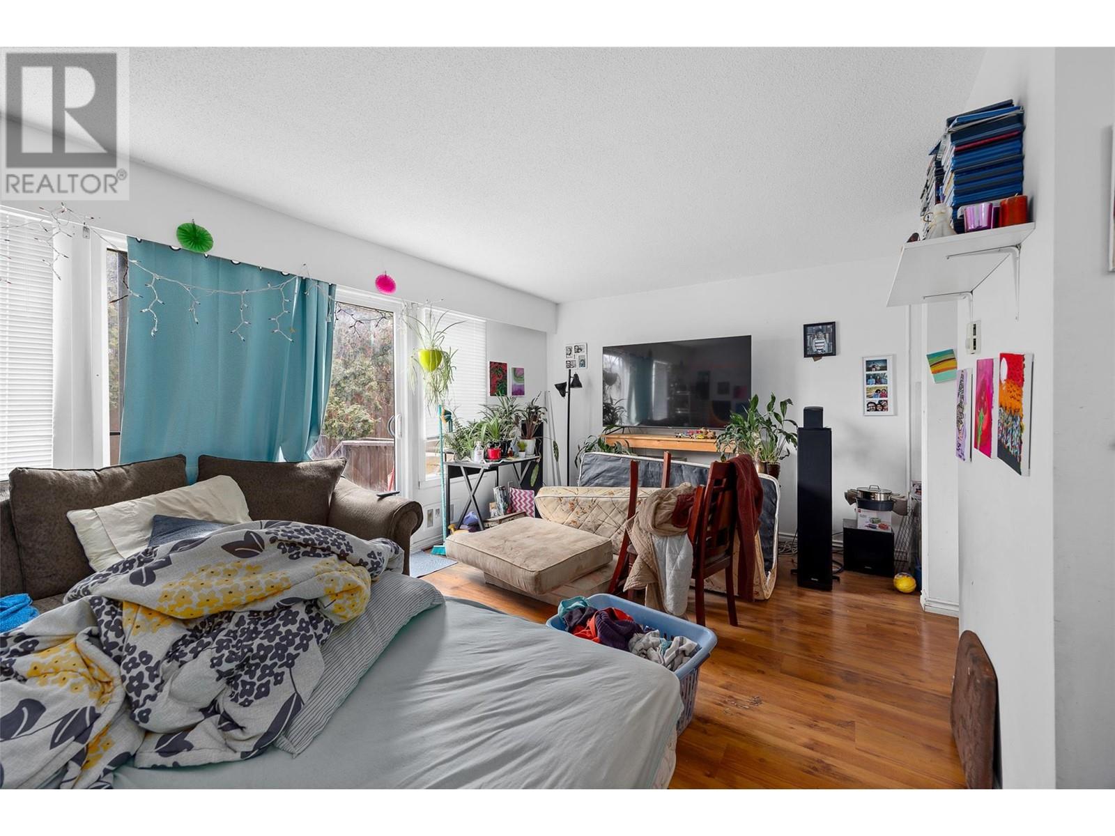 10 1283 Bernard Avenue, Kelowna