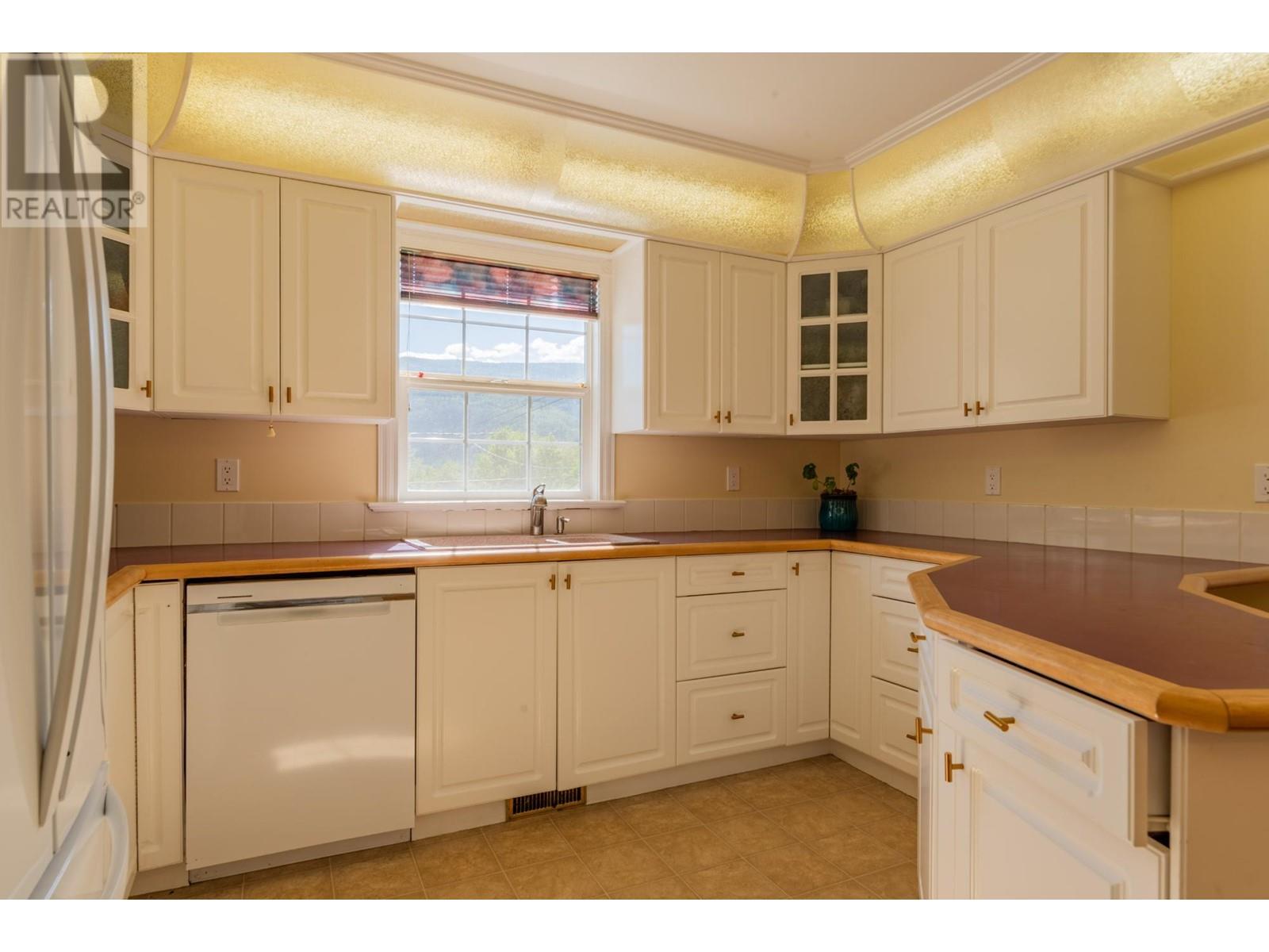 502 7TH Street, Castlegar