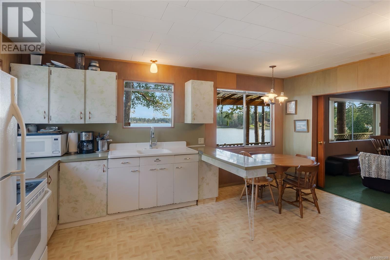Photo 6 of 1622 Brunt Rd, Nanoose Bay BC
