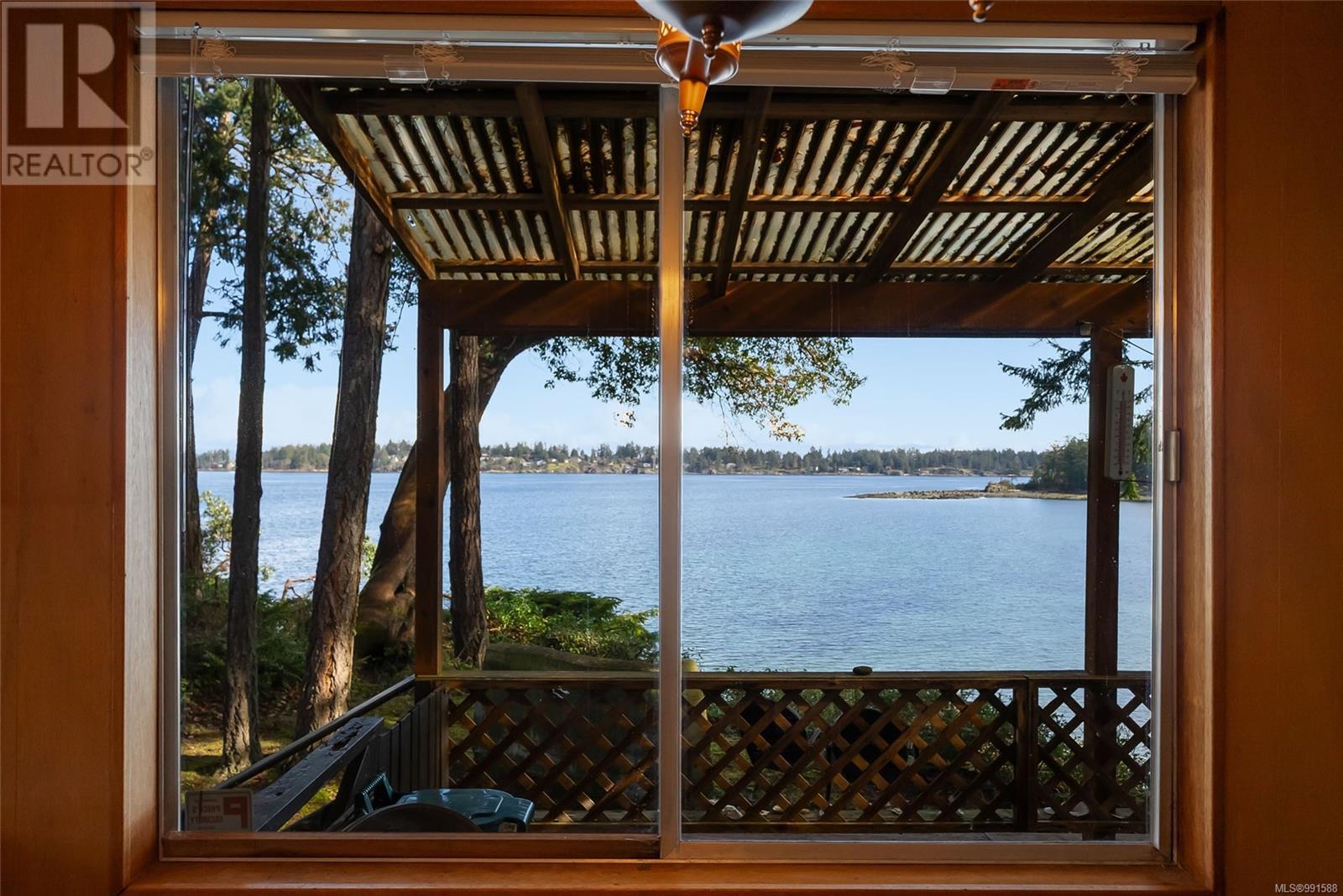 Photo 8 of 1622 Brunt Rd, Nanoose Bay BC