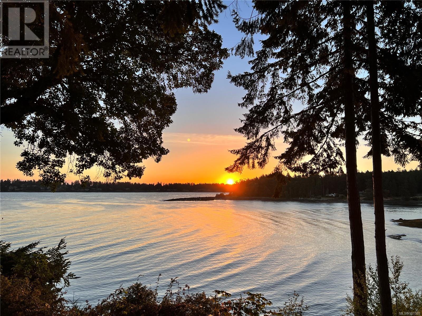 Photo 3 of 1622 Brunt Rd, Nanoose Bay BC