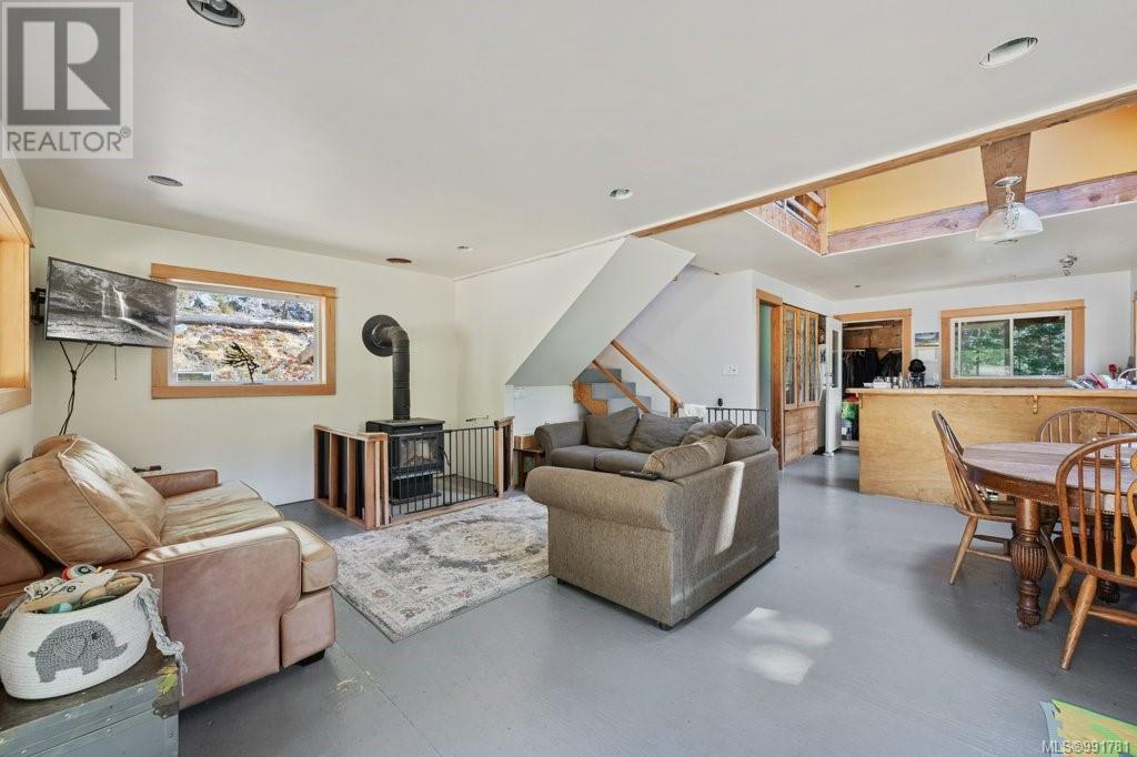 3 Main Rd, Lasqueti Island