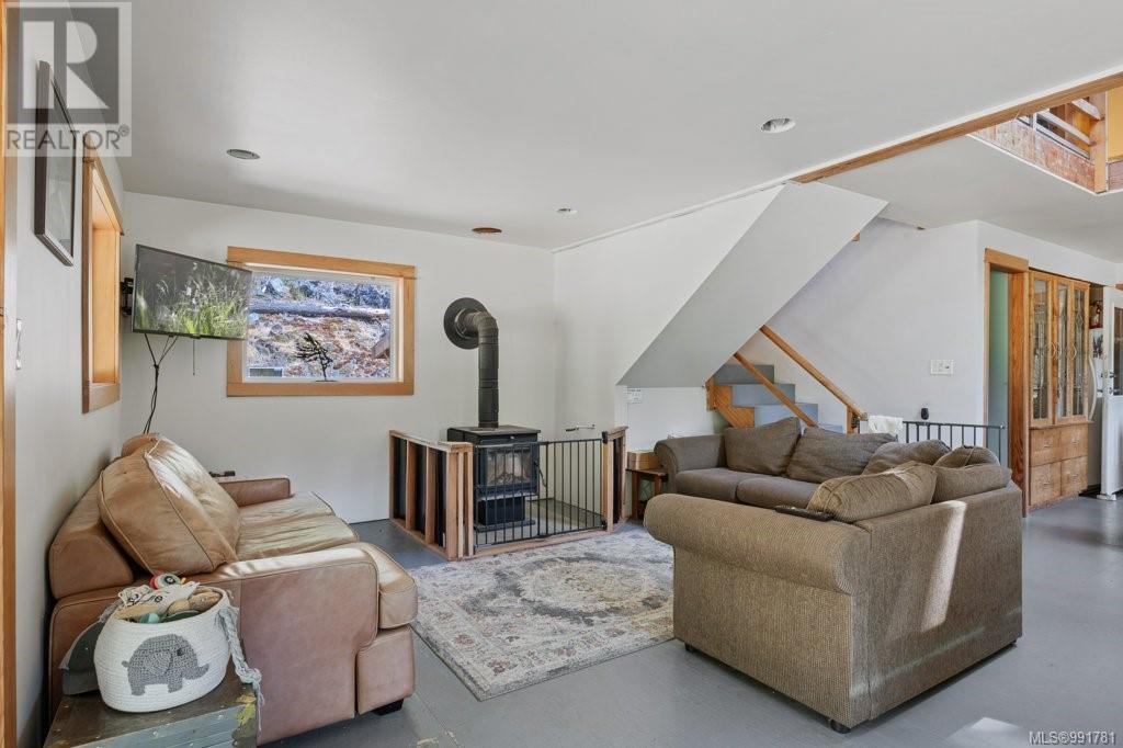 3 Main Rd, Lasqueti Island
