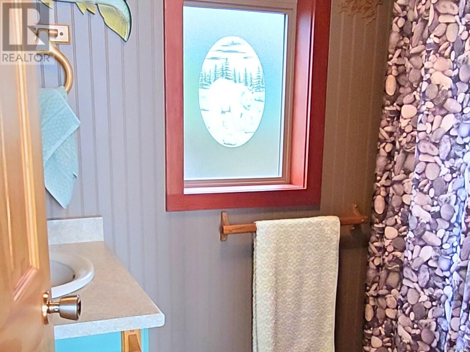 1112 Front St, Ucluelet