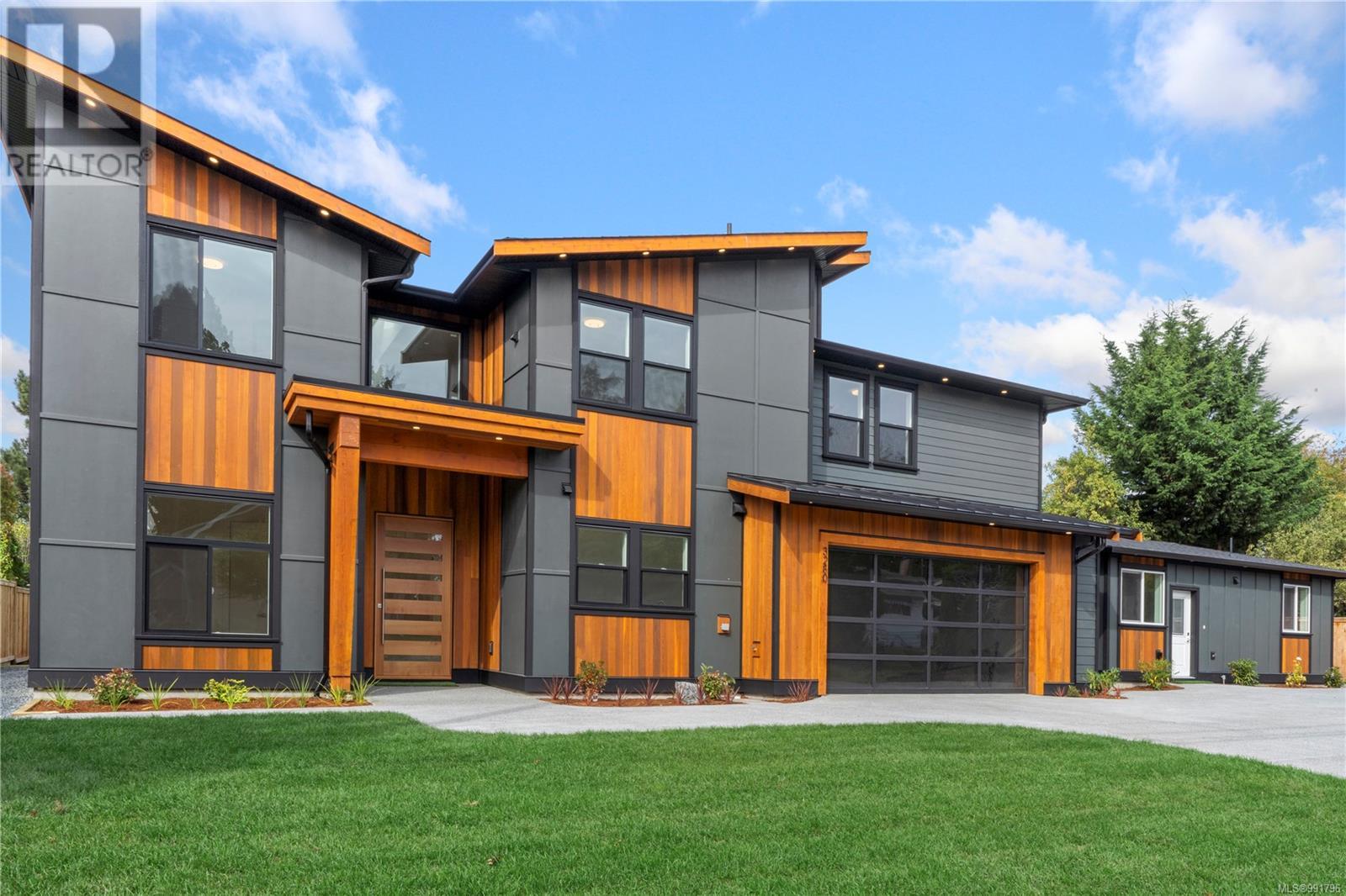 3280 Wascana Street, Saanich