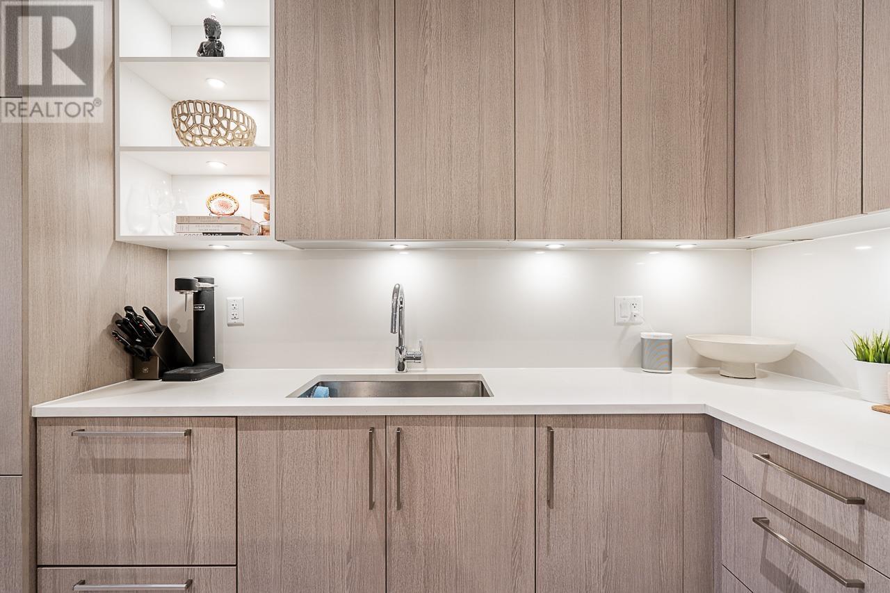 109 733 E 3RD STREET, North Vancouver