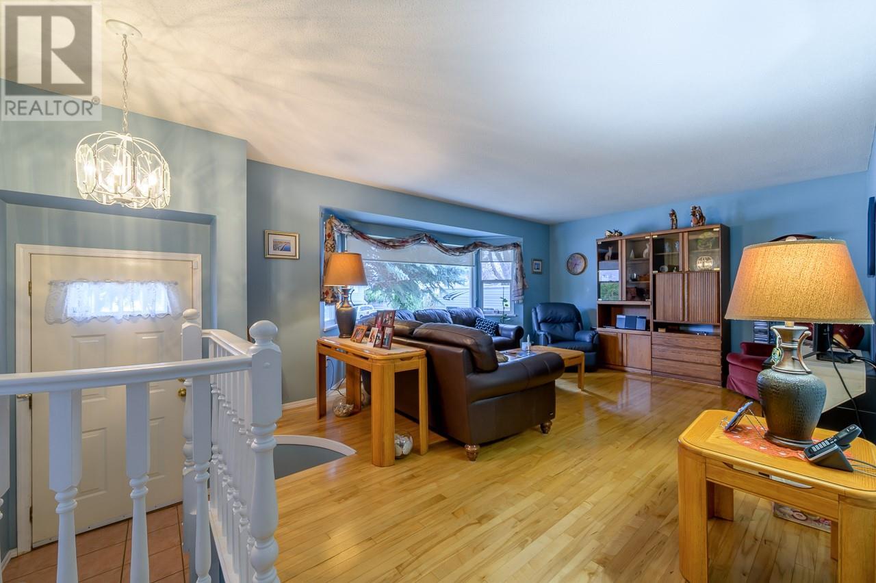 1743 SHERIDAN Drive, Kamloops