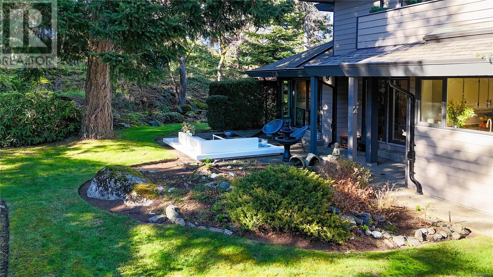 104 2829 Arbutus Road, Saanich