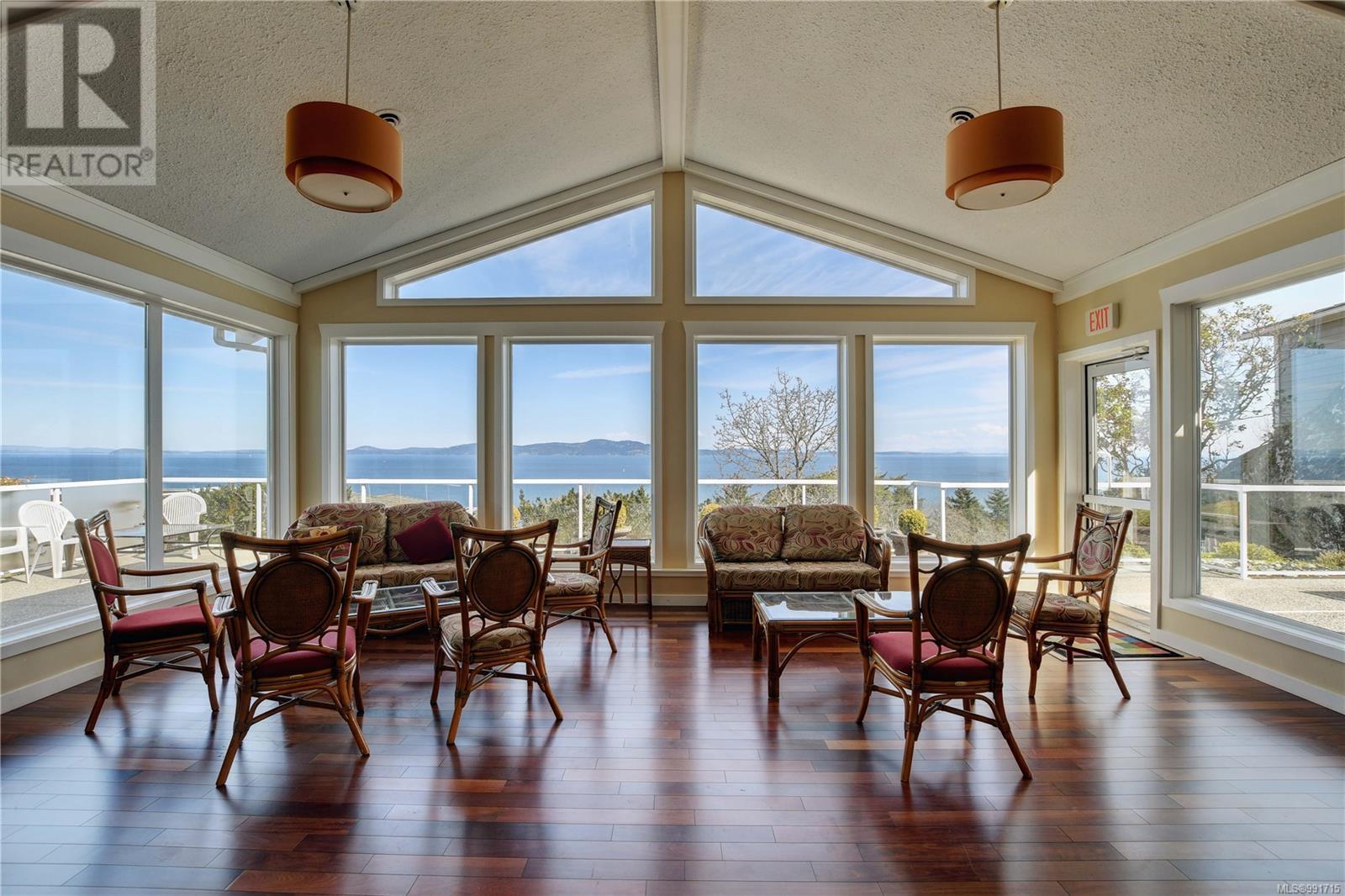 104 2829 Arbutus Road, Saanich