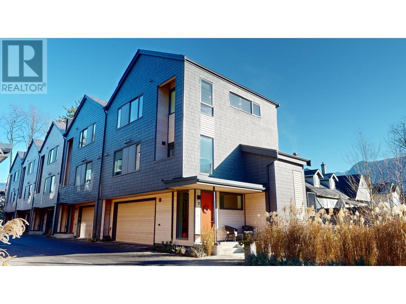 2 1089 WILSON CRESCENT, Squamish