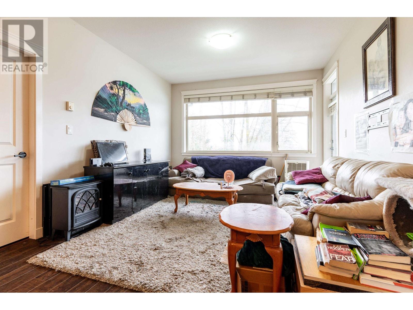 304 22858 LOUGHEED HIGHWAY, Maple Ridge