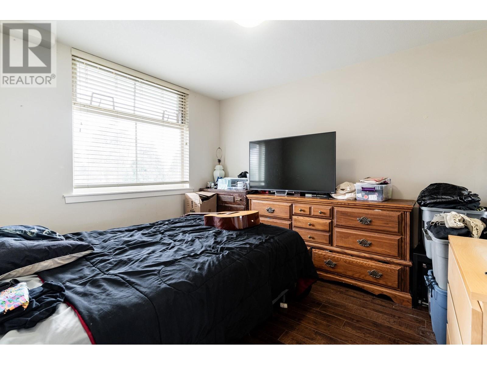 304 22858 LOUGHEED HIGHWAY, Maple Ridge