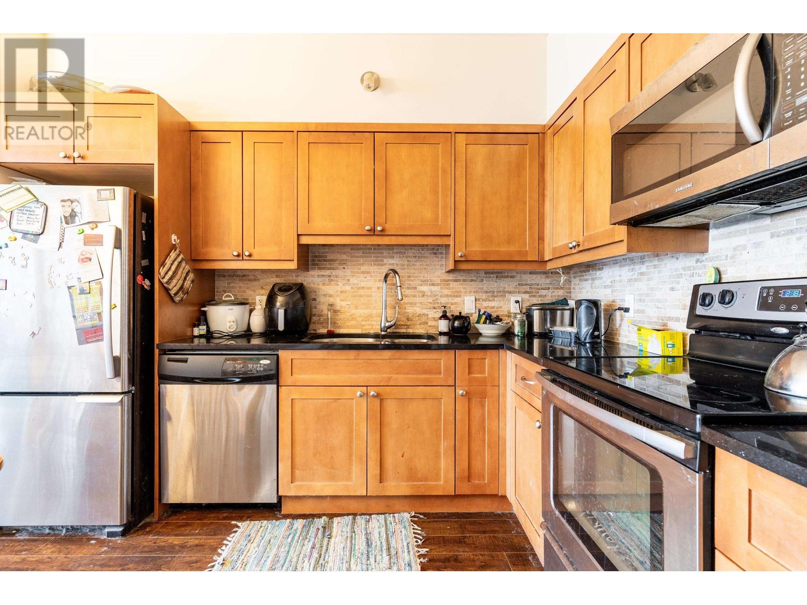 304 22858 LOUGHEED HIGHWAY, Maple Ridge