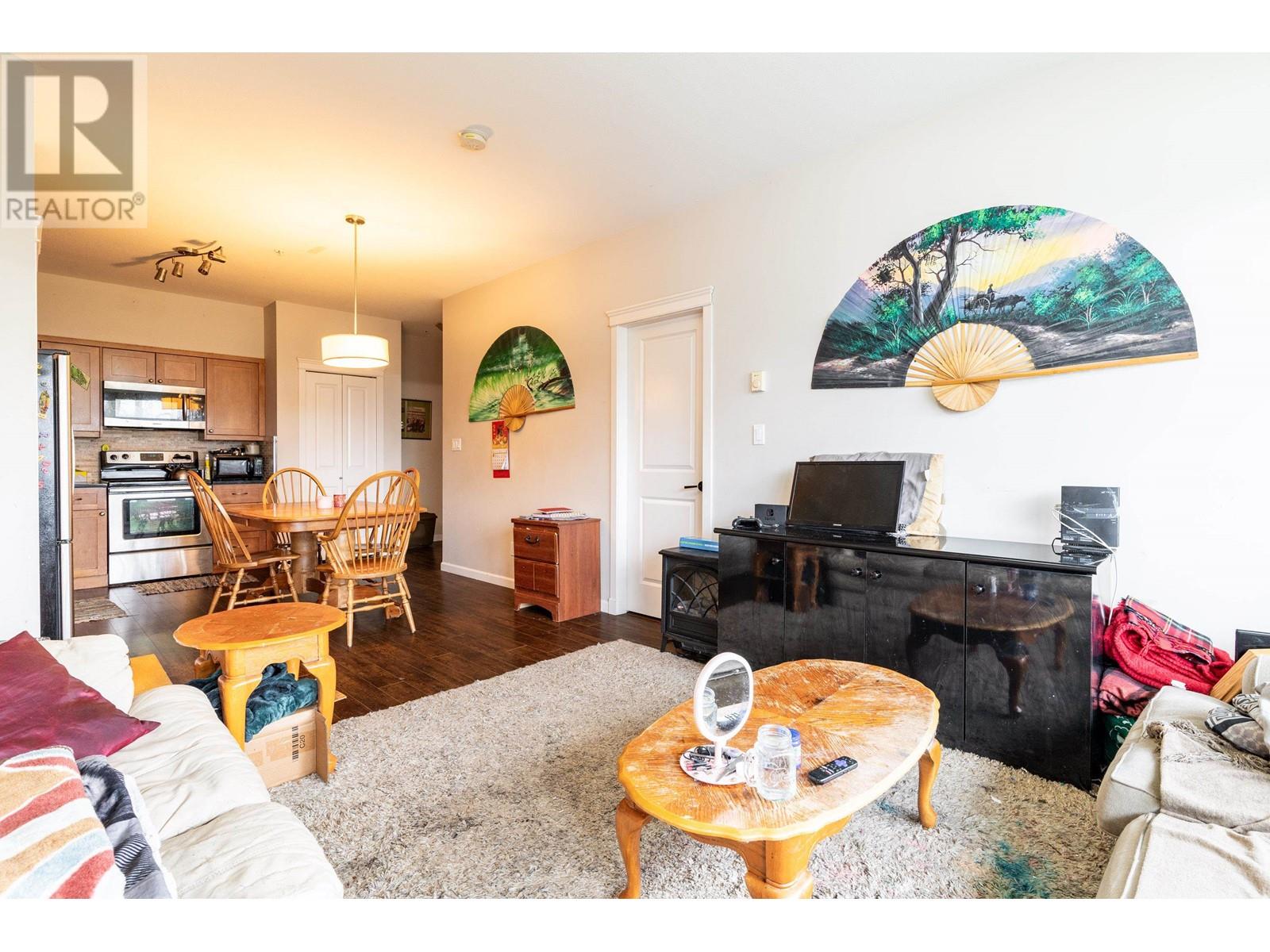 304 22858 LOUGHEED HIGHWAY, Maple Ridge