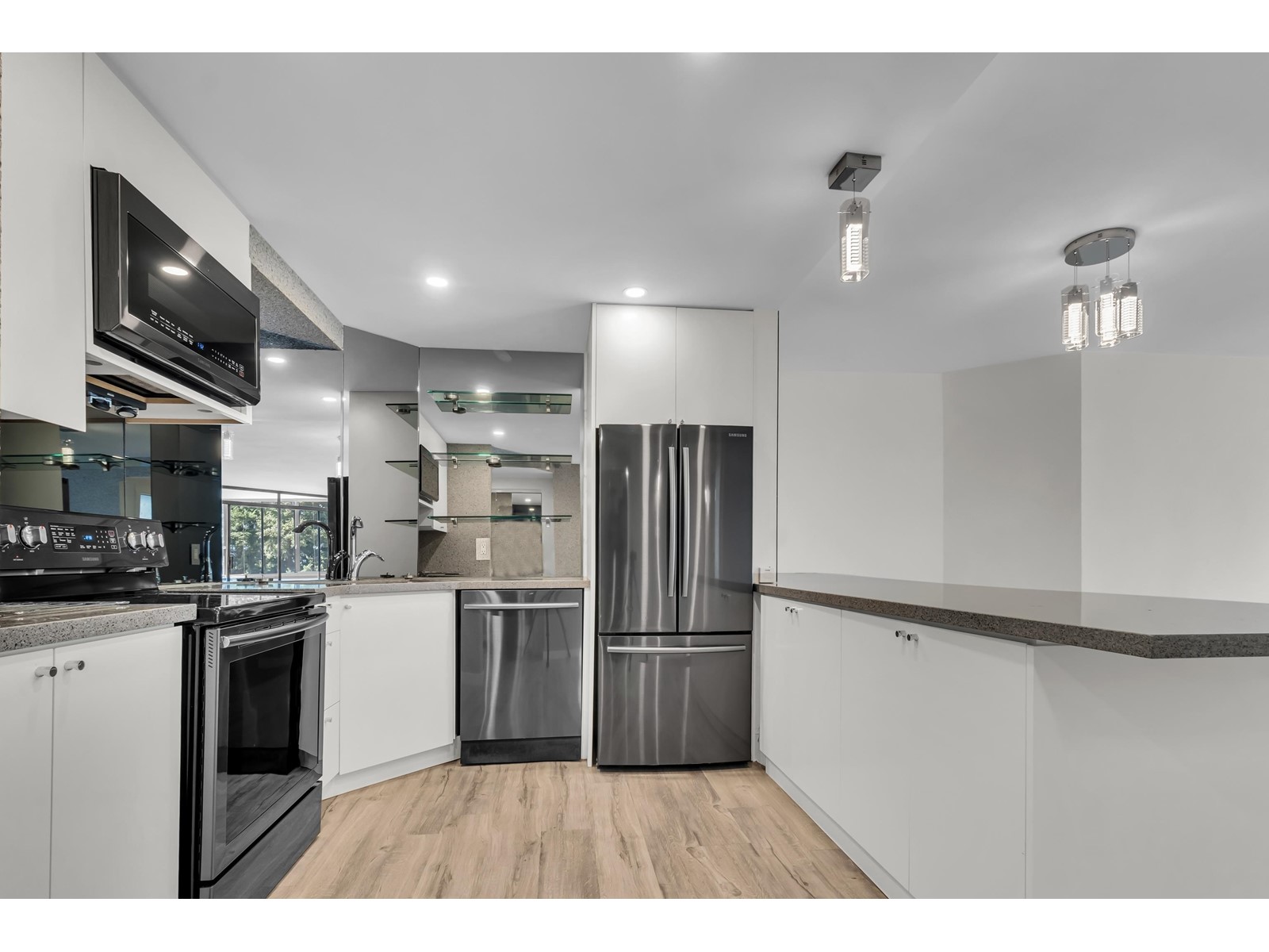 504 1480 FOSTER STREET, White Rock real estate listing R2976179