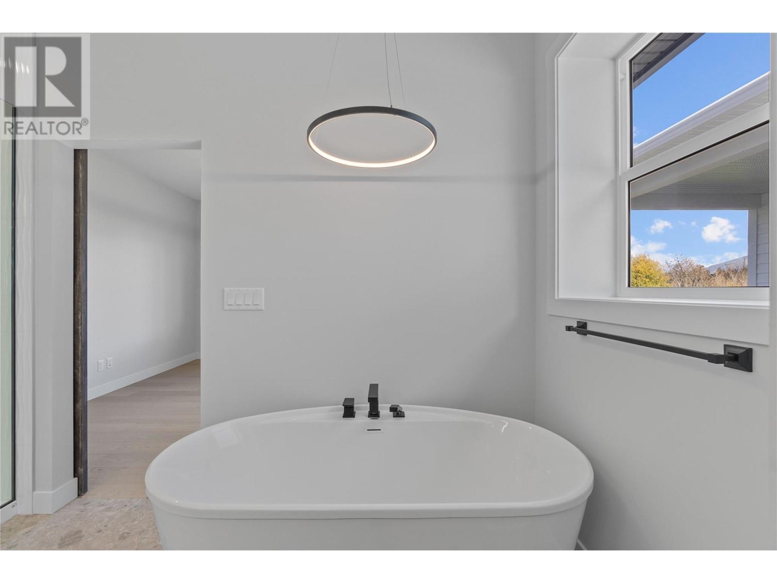 19 1840 10 Street Southwest, Salmon Arm