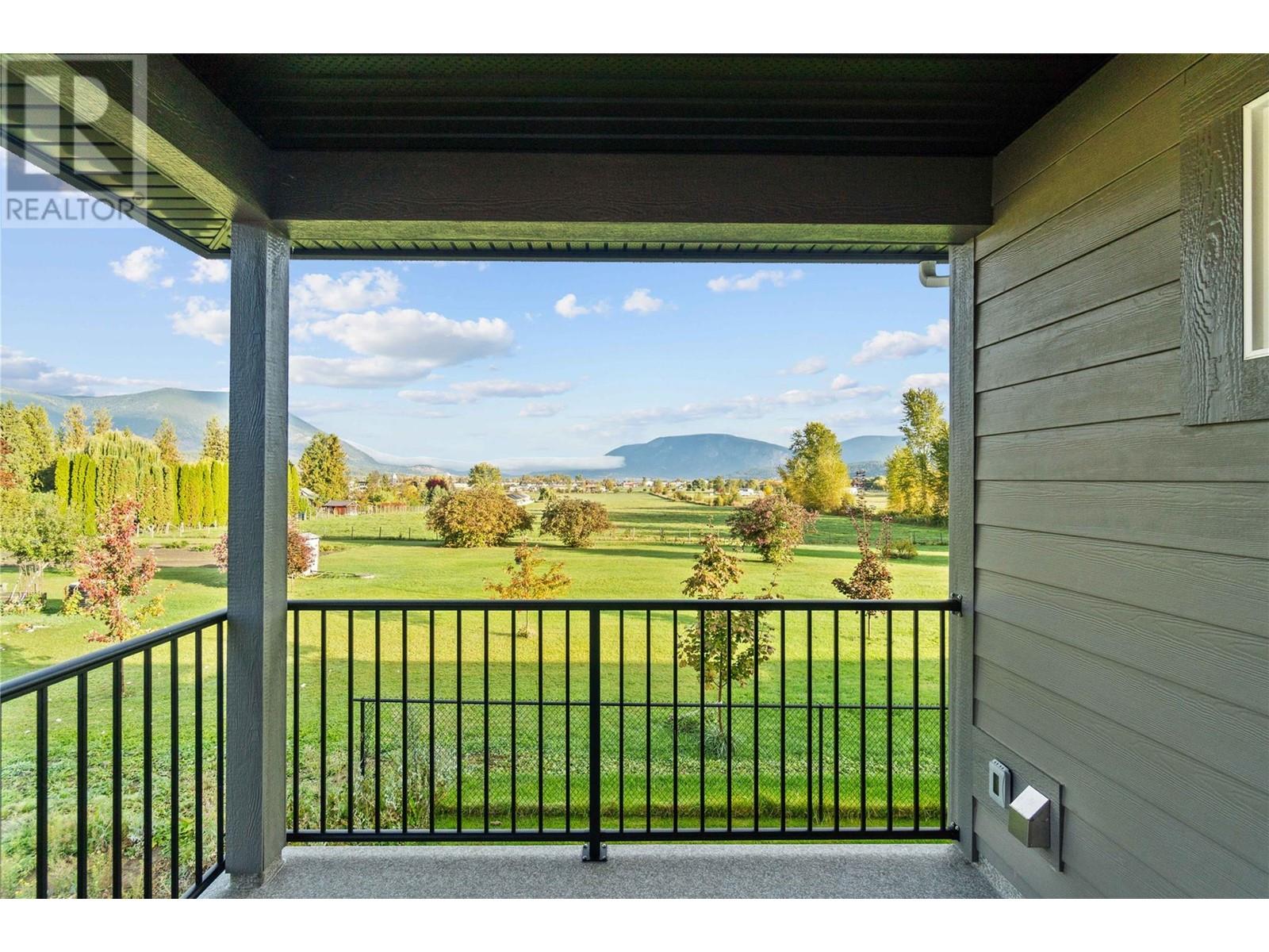 19 1840 10 Street Southwest, Salmon Arm