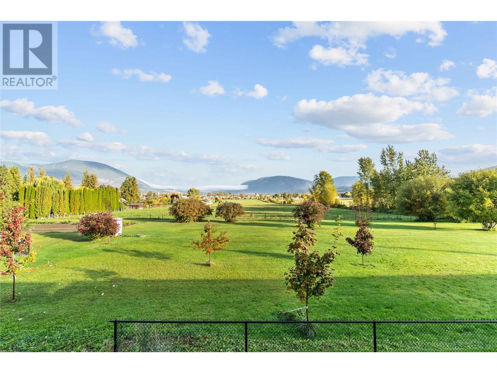 19 1840 10 Street Southwest, Salmon Arm