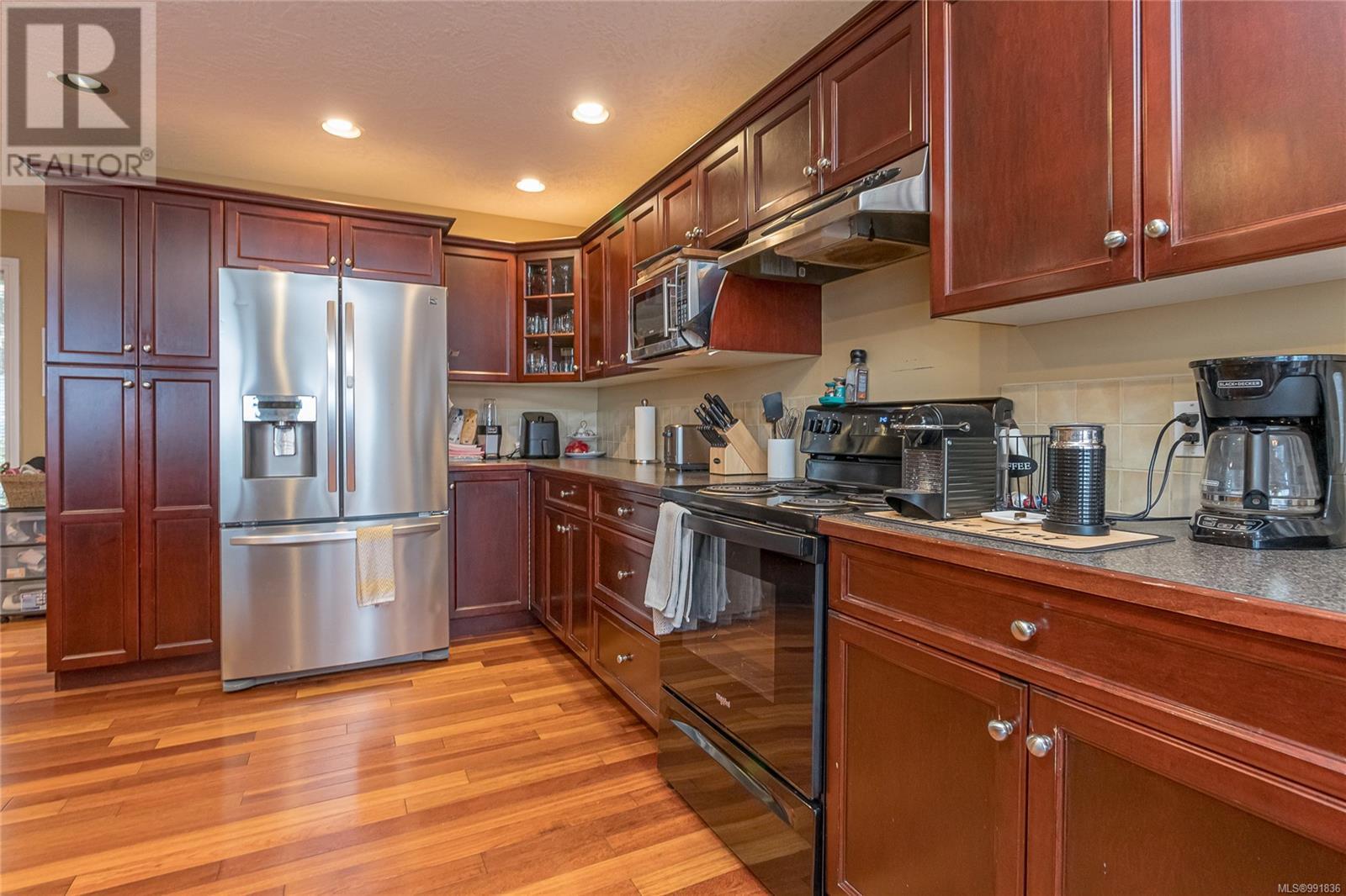 5555 Cliffside Rd, Nanaimo real estate listing 991836