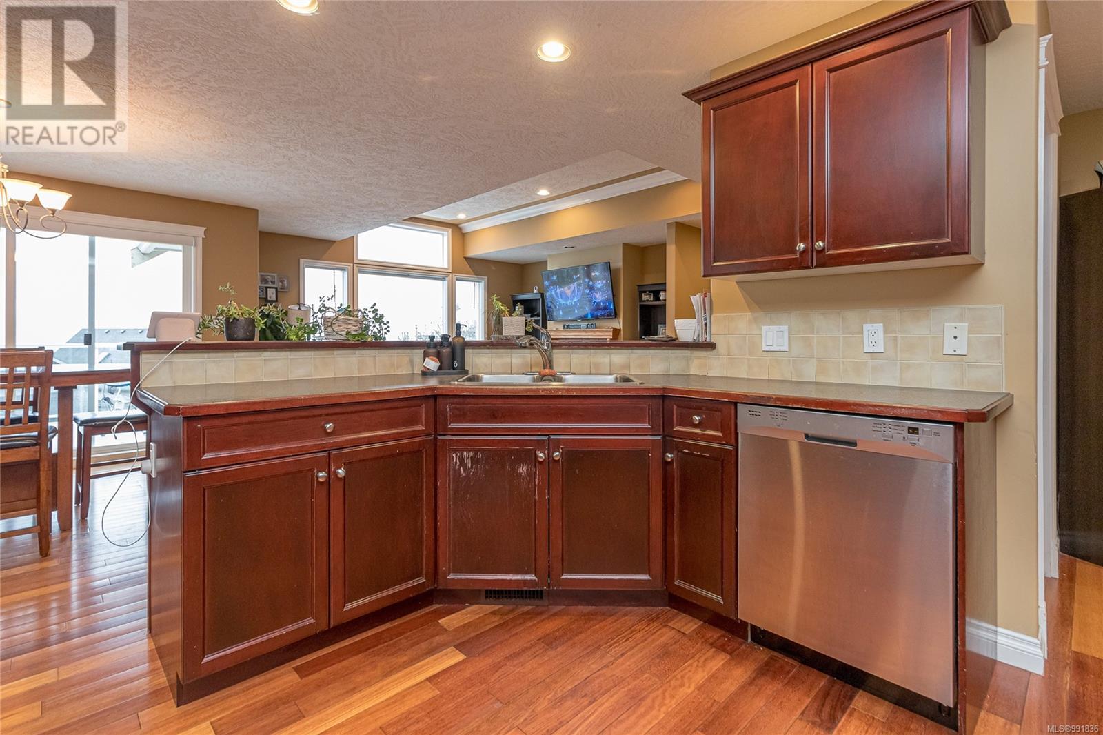 5555 Cliffside Rd, Nanaimo real estate listing 991836