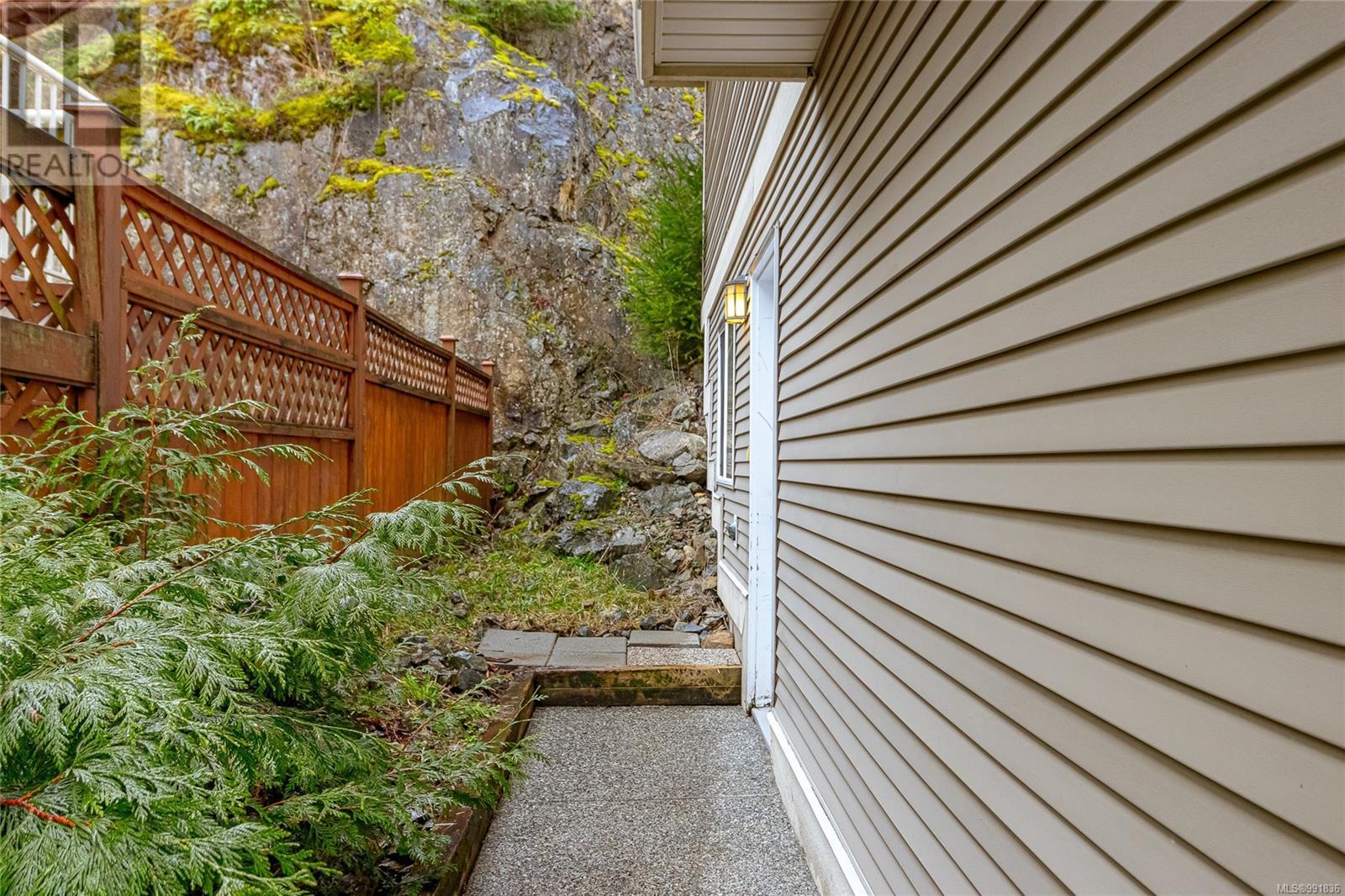 5555 Cliffside Rd, Nanaimo real estate listing 991836