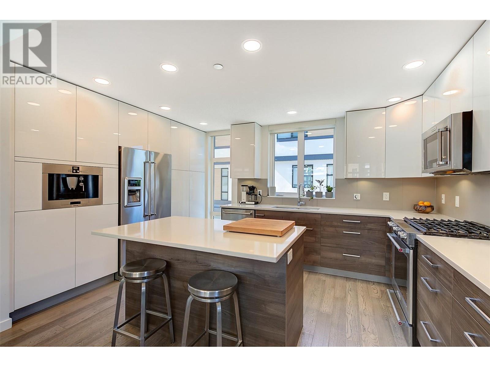 16 1515 Highland Drive North, Kelowna