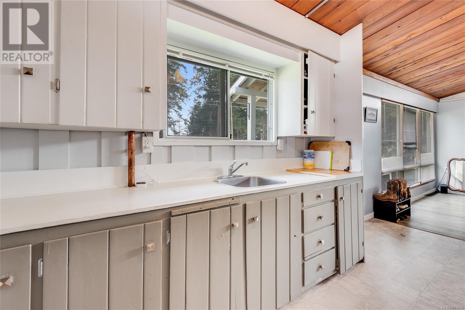 3678 Island Hwy S, Campbell River real estate listing 991498