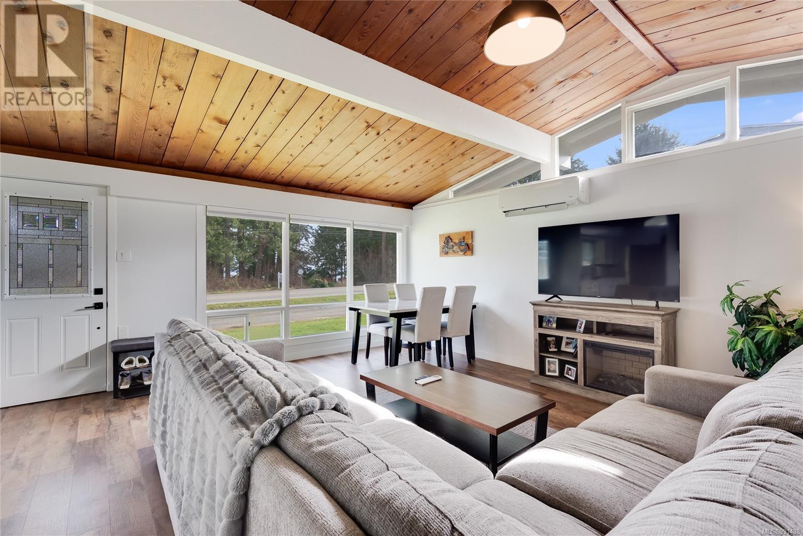 3678 Island Hwy S, Campbell River real estate listing 991498