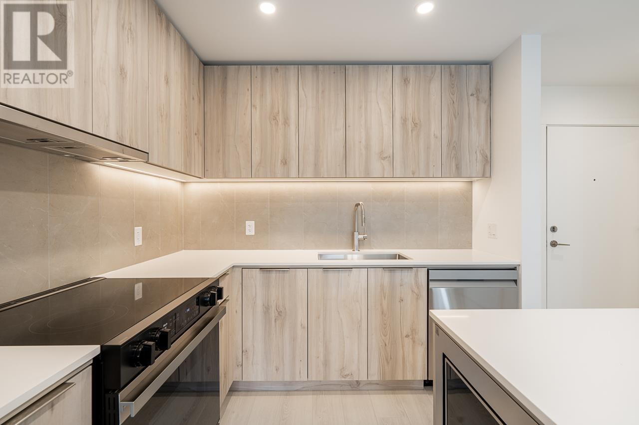 Photo 10 of 403 3596 Malsum Drive, North Vancouver BC