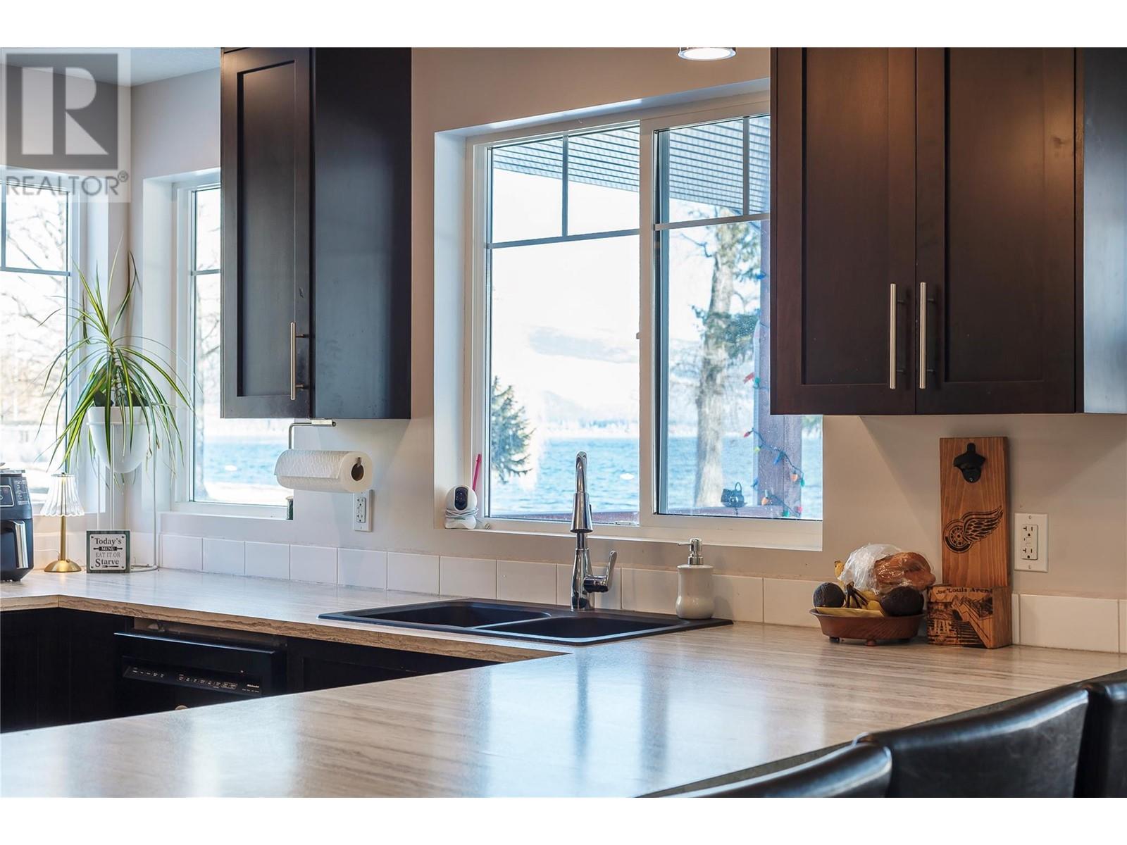  42 Lakeshore Drive, Vernon