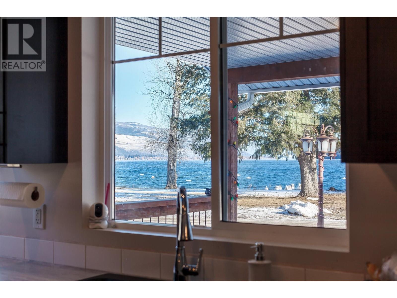  42 Lakeshore Drive, Vernon